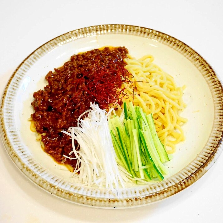 コク旨の肉みそが癖になる!ジャージャー麺